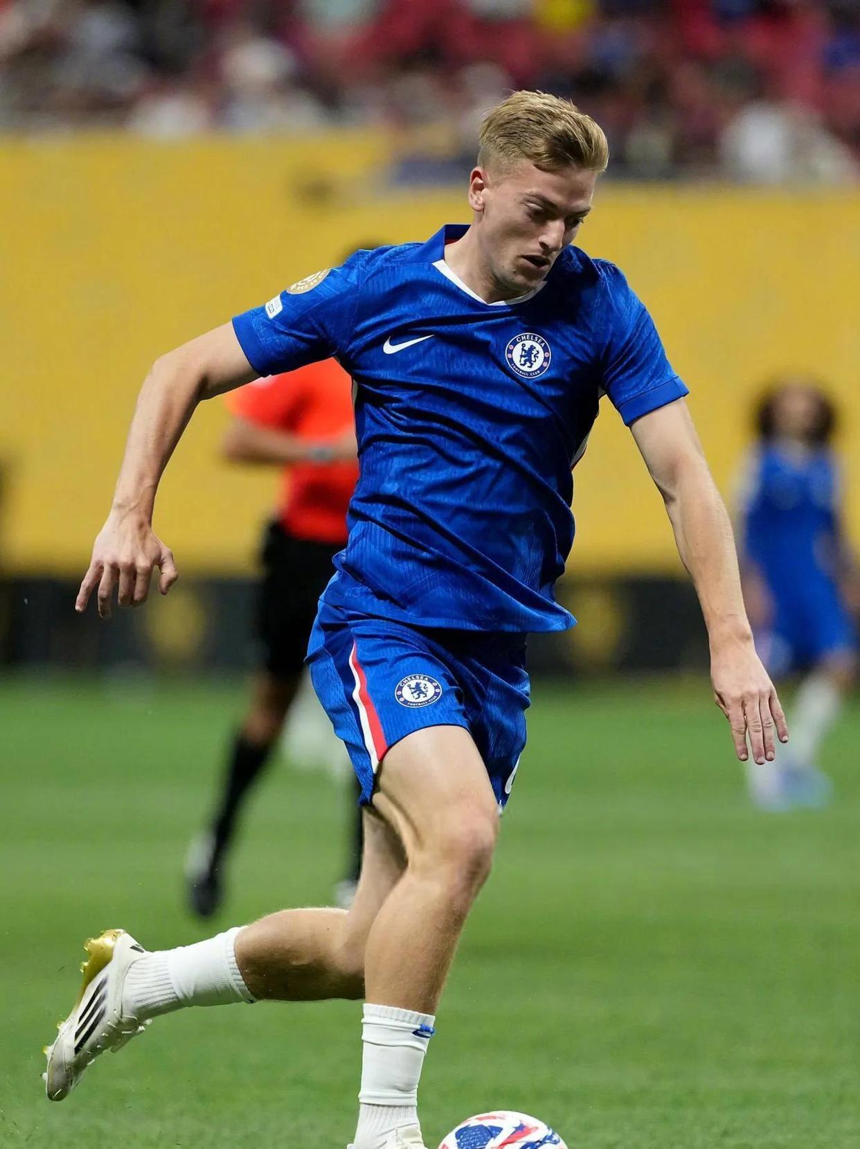 包含清晨法甲焦点战，本菲卡防线松动，目标明确，赛季目标并未改变的词条