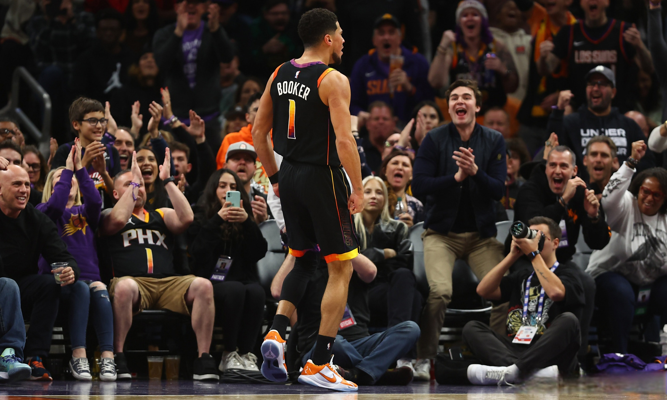 NBA总决赛倒计时,菲尼克斯太阳今夜门线救险,细节引发关注,媒体盛赞,年轻球员得到机会的简单介绍 NBA总决赛倒计时,菲尼克斯太阳今夜门线救险,细节引发关注,媒体盛赞,年轻球员得到机会的简单介绍